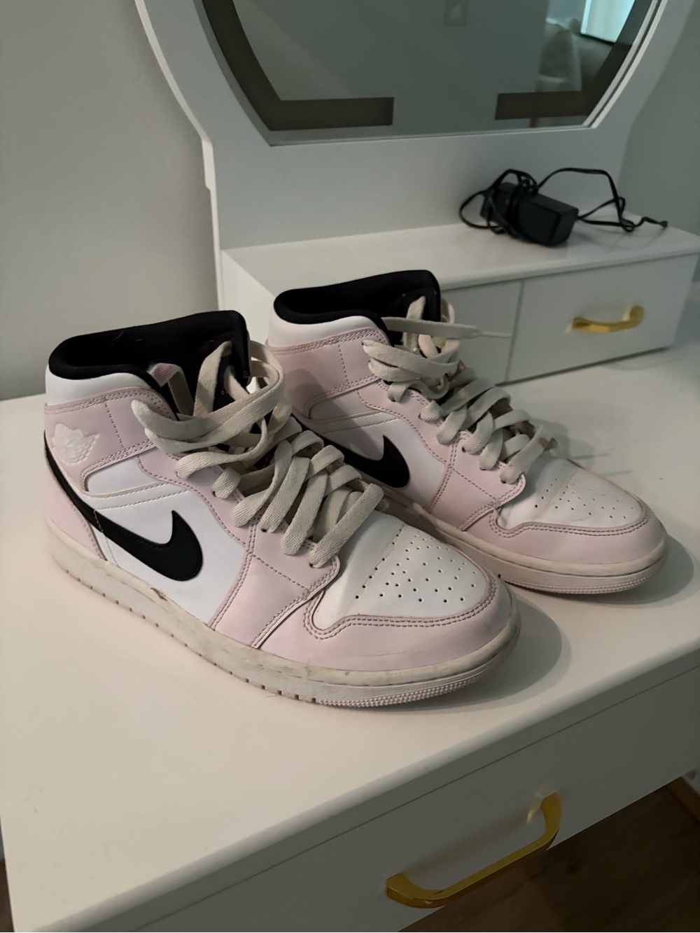 Nike Mid-Top Sneakers in Light Pink, White and Black